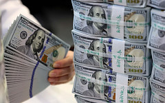 환율 고점 속 달러예금 '눈치싸움'…은행, 금리 인하로 속도 조절