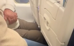다리도 돈 내고 펴야 하나…비좁은 비행기 좌석 논란