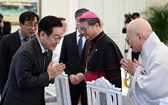 종교 지도자들 만난 李대통령 "국민 통합 노력에도 한계…종교계 힘써줘야"