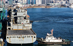 美 해군 '아멜리아 에어하트함' 영도조선소 입항… HJ중공업 MRO 사업 본격화