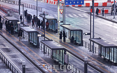 “이틀째 버스가 사라졌다” 역대 최장 서울 시내버스 파업…노사 합의 ‘진통’