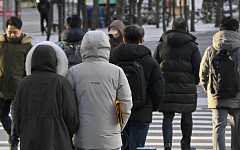 [날씨 LIVE] 오전까지 전국 곳곳 비·눈… “출근길 ‘도로 살얼음’ 주의”