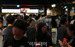 영화시장 4월 매출 670억, 올해 최저치…‘왕사남’ 효과 사라졌나