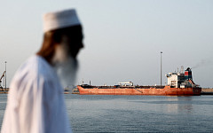 이란, 호르무즈 일부 개방⋯"비적대국 선박은 통과 허용"