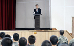 군장병 만난 이찬진…금감원, 복무주기별 ‘3단계 금융교육’ 도입