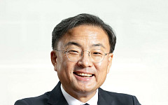 금융지주 회장 ‘3연임 금지’ 추진…신장식 “장기집권 구조 차단”