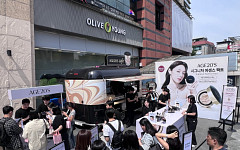“정답은 글로벌 1위 팩트”...AGE20’S, 홍대 올리브영 팝업서 2030·외국인 공략[가보니]