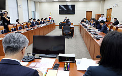 멈췄던 경제법안 다시 줄 선다…유통 규제 완화·금융 입법이 후반기 핵심 쟁점  [다시 도는 입법시계]