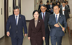 한성숙 총리, 행정·공공기관 이전 기자회견 [포토]