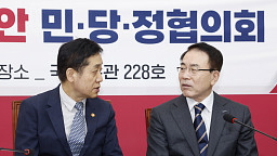 대화하는 김주현 금융위원장-조용병 전국은행연합회장