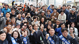 조국 조국혁신당 대표, 지지자들과 함께 김포 유세 [포토]