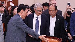 국회 찾은 빌 게이츠, 외통위 간담회 참석