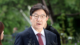 특검 출석하는 권성동 국민의힘 의원