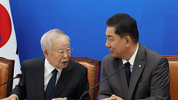 민주당-경제6단체 대표단 면담, 대화하는 손경식-김병기