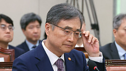 방미 앞두고 외통위 참석한 조현 외교부 장관