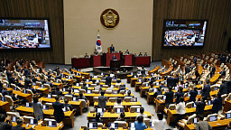 정청래, 교섭단체 대표 연설…박수치는 민주당