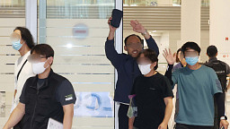 귀국하는 美 조지아주 구금 근로자들