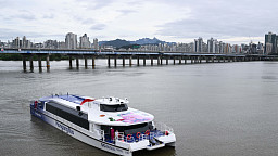 한강버스 정식 운항 기념 시승식