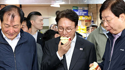 추석 물가점검차 가락시장 찾은 김민석 총리