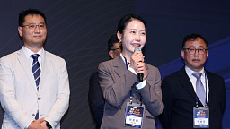 이투데이 Next2040, 인사말 하는 이초희 편집국장