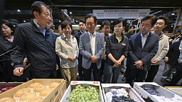 정청래 민주당 대표, 추석맞이 물가점검 위해 가락시장 방문