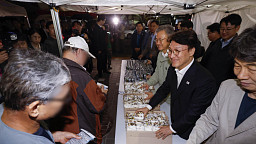 남구로역 새벽인력시장 격려 방문한 김민석 국무총리