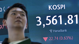 사상 최고치 찍은 코스피... 3560선으로 하락 마감