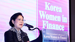 ‘여성금융인 국제 콘퍼런스’ 개회사하는 김상경 여금넷 회장