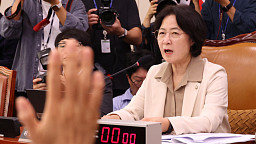 고성 오가는 국감장…법사위·과방위 '파행'