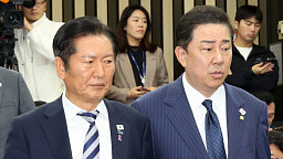 민주당 의원총회 참석하는 정청래-김병기