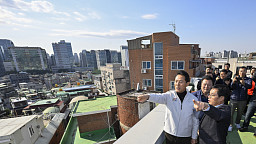 가리봉2구역 찾은 오세훈, "주택시장 안정 이뤄 나갈 것"