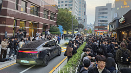 깐부치킨에 몰려든 취재진