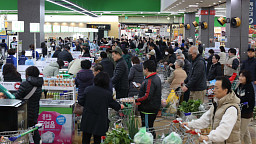 지난달 소매판매 석달만에 증가, 산업생산은 감소