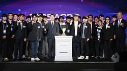 인공지능 해킹 방어대회 찾은 배경훈 부총리