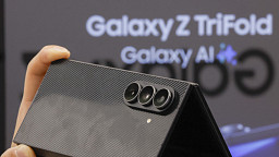 삼성전자, 자사 최초 2번 접는 스마트폰 '갤럭시 Z 트라이폴드' 공개