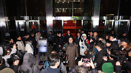 ‘12.3 비상계엄 사태 1년, 다크투어’ 일일 도슨트로 나선 우원식 국회의장