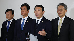 입장 밝히는 법사위 여야 의원들