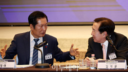 중소기업 입법과제 타운홀미팅, 대화하는 정청래-김기문