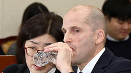 과방위 쿠팡 청문회, 속타는 해롤드 로저스 쿠팡 대표