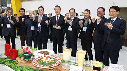 에그테크코리아 2025, 부스 둘러보는 내빈들