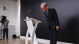 해킹 사태에 고개숙인 김영섭 KT 대표