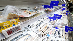 정부 '대형마트서 고등어 최대 60% 할인'