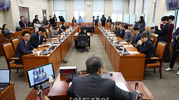 국회 정치개혁특위 첫 전체회의 열려