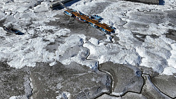 '대한 한파에 얼어붙은 바다'