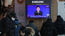 이재명 대통령 신년 기자회견 시청하는 시민들