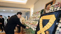 이해찬 전 총리 빈소 찾은 이준석-오세훈