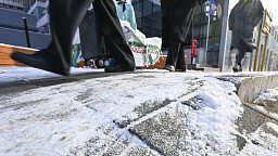 밤새 수도권 일대 대설주의보... '빙판대란' 우려에 대중교통으로