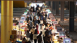 설 대목 맞아 활기 넘치는 청과물시장