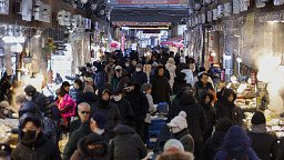 설날 준비로 분주한 경동시장... '어떤게 좋을까'