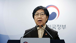 정은경 장관, 의대 정원 연평균 668명 늘린다…내년 490명 증원